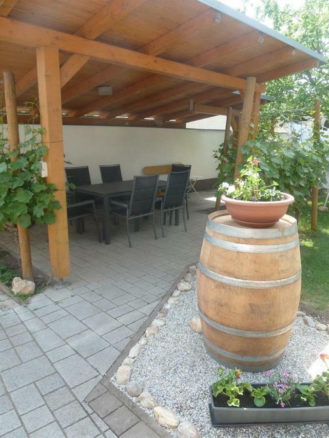 Ferienwohnungen & Weingut Kroiss Silvia イルミッツ エクステリア 写真